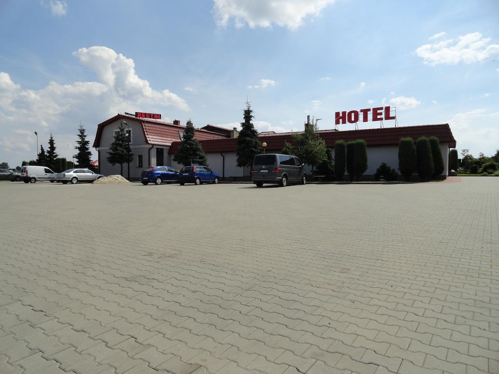 Hotel Wielkopolanka Schroda Exterior foto