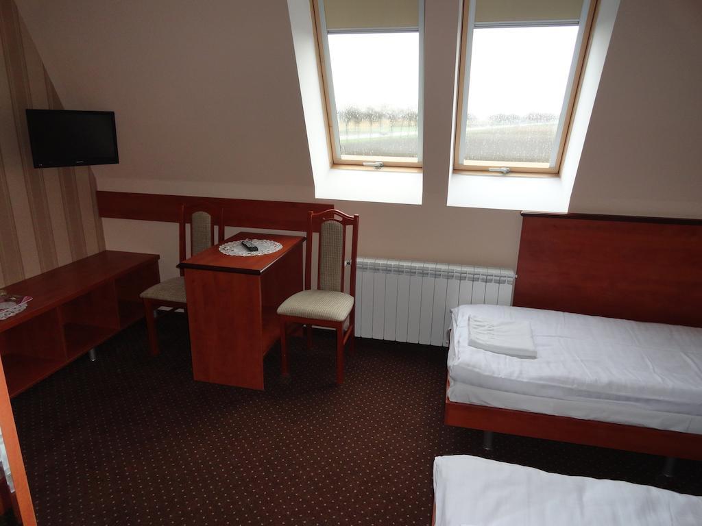 Hotel Wielkopolanka Schroda Zimmer foto